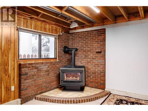 1347 Springfield Road, Kelowna, BC - Indoor With Fireplace