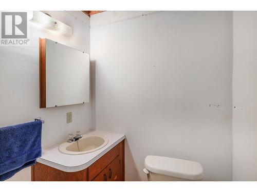 1347 Springfield Road, Kelowna, BC - Indoor Photo Showing Bathroom