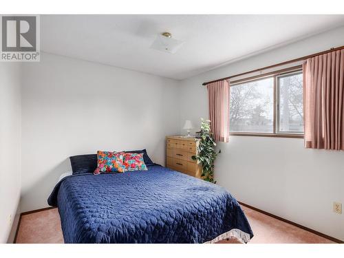 1347 Springfield Road, Kelowna, BC - Indoor Photo Showing Bedroom