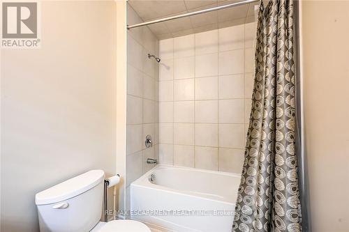 143 Davinci Boulevard, Hamilton, ON - Indoor Photo Showing Bathroom