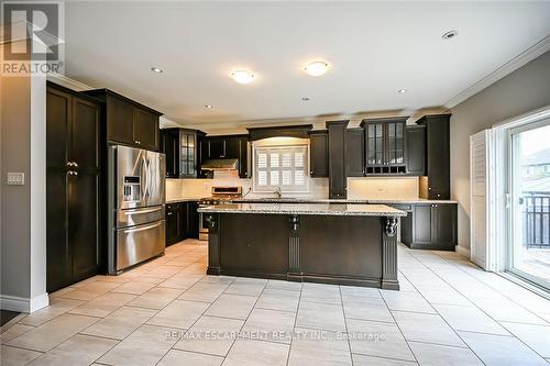 143 Davinci Boulevard, Hamilton, ON - Indoor Photo Showing Kitchen With Upgraded Kitchen