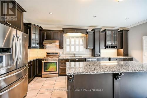 143 Davinci Boulevard, Hamilton, ON - Indoor Photo Showing Kitchen With Upgraded Kitchen