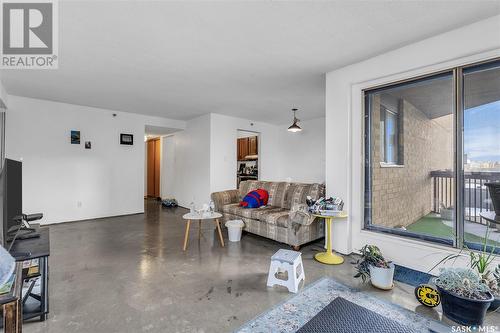 903 430 5Th Avenue N, Saskatoon, SK - Indoor Photo Showing Living Room