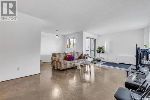 903 430 5Th Avenue N, Saskatoon, SK - Indoor Photo Showing Living Room