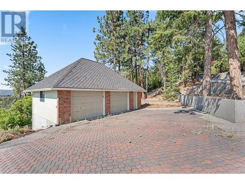 Detached double garage - 929 Guest Road, West Kelowna, BC 