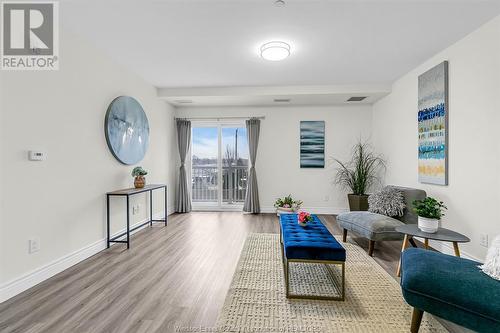 1489 Banwell Unit# 324, Windsor, ON - Indoor Photo Showing Living Room