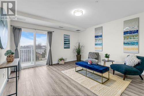 1489 Banwell Unit# 324, Windsor, ON - Indoor Photo Showing Living Room