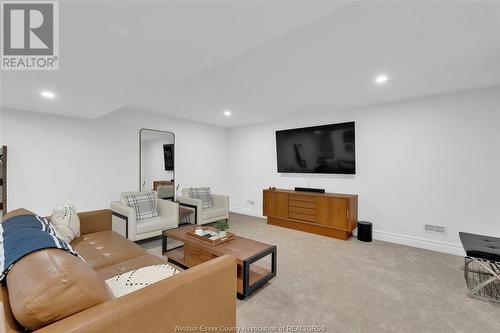 433 Brunmar Crescent, Lakeshore, ON - Indoor Photo Showing Living Room