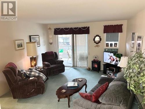 3426 Hemlock Street Unit# 102, Penticton, BC - Indoor Photo Showing Living Room