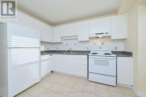 40 Morley Crescent, Brampton, ON - Indoor Photo Showing Kitchen