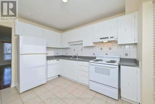 40 Morley Crescent, Brampton, ON - Indoor Photo Showing Kitchen With Double Sink