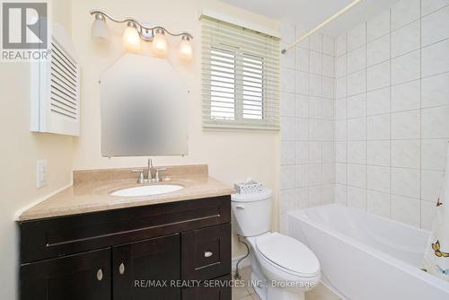 40 Morley Crescent, Brampton, ON - Indoor Photo Showing Bathroom