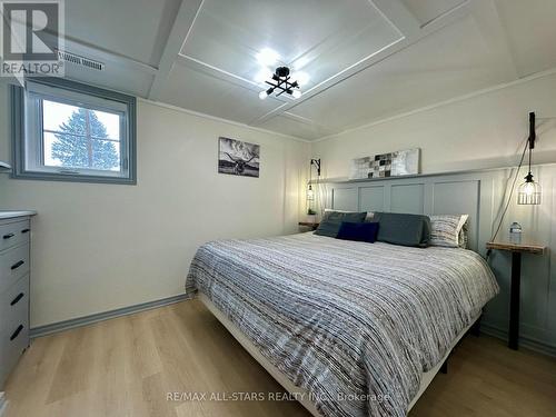 35 Cedartree Lane, Kawartha Lakes (Bobcaygeon), ON - Indoor Photo Showing Bedroom