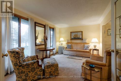 66 Nanette Crescent, London, ON - Indoor Photo Showing Living Room