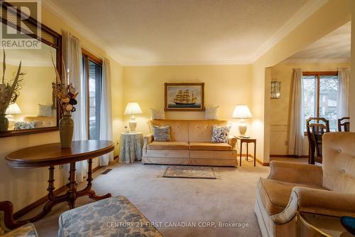 66 Nanette Crescent, London, ON - Indoor Photo Showing Living Room