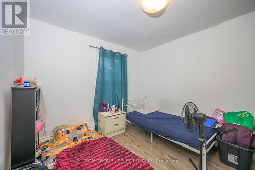 100 Mcclary Avenue, London, ON - Indoor Photo Showing Bedroom