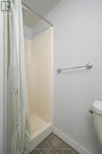 100 Mcclary Avenue, London, ON - Indoor Photo Showing Bathroom