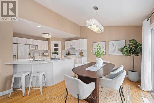 3008 Meadowgate Boulevard, London, ON - Indoor Photo Showing Dining Room