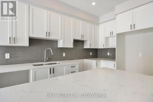 1928 Hawker, Ottawa, ON - Indoor Photo Showing Kitchen With Double Sink With Upgraded Kitchen