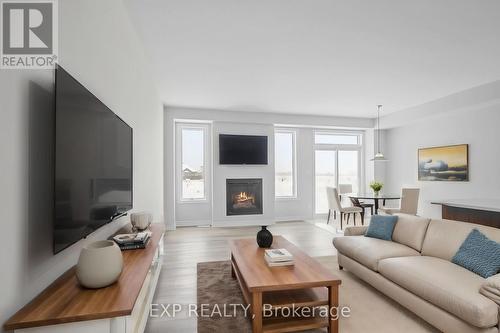 1922 Hawker, Ottawa, ON - Indoor Photo Showing Living Room With Fireplace