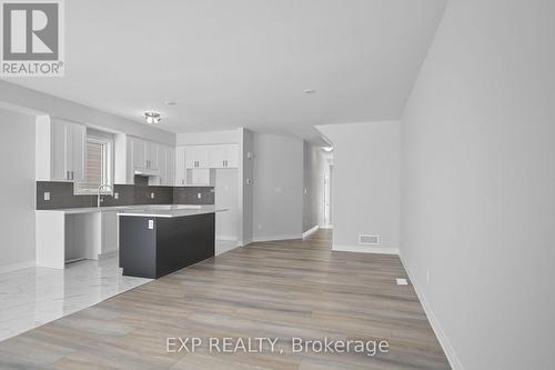 1922 Hawker, Ottawa, ON - Indoor Photo Showing Kitchen