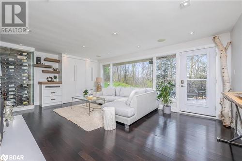 1 Terry Court, Georgetown, ON - Indoor Photo Showing Living Room