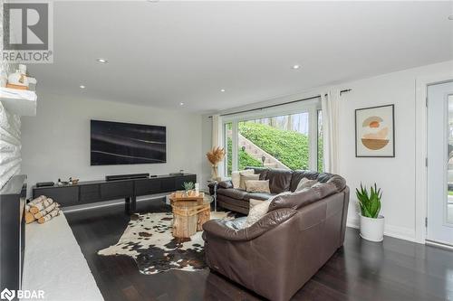 1 Terry Court, Georgetown, ON - Indoor Photo Showing Living Room