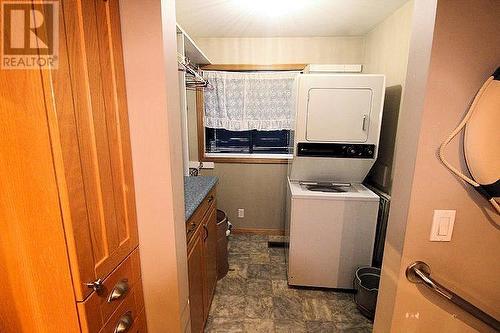 10 Glen St, Iron Bridge, ON - Indoor Photo Showing Laundry Room