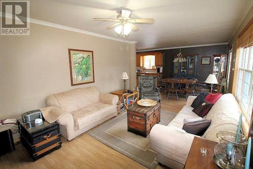 10 Glen St, Iron Bridge, ON - Indoor Photo Showing Living Room