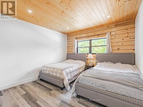 505 Bass Lake Road, Galway-Cavendish And Harvey, ON - Indoor Photo Showing Bedroom