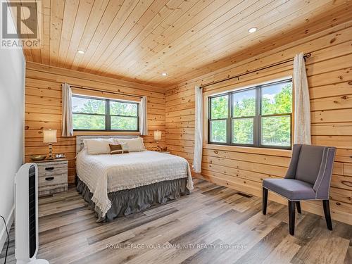 505 Bass Lake Road, Galway-Cavendish And Harvey, ON - Indoor Photo Showing Bedroom