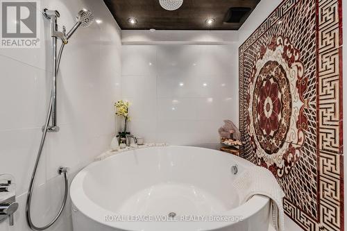 565 Sundew Drive, Waterloo, ON - Indoor Photo Showing Bathroom