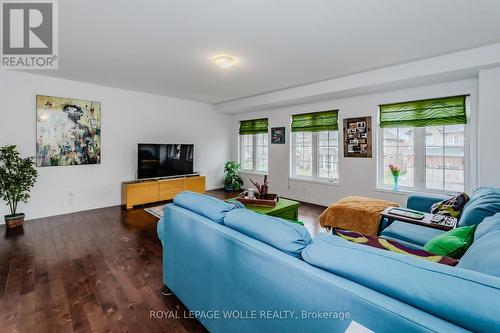 565 Sundew Drive, Waterloo, ON - Indoor Photo Showing Living Room