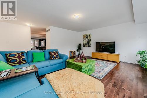 565 Sundew Drive, Waterloo, ON - Indoor Photo Showing Living Room