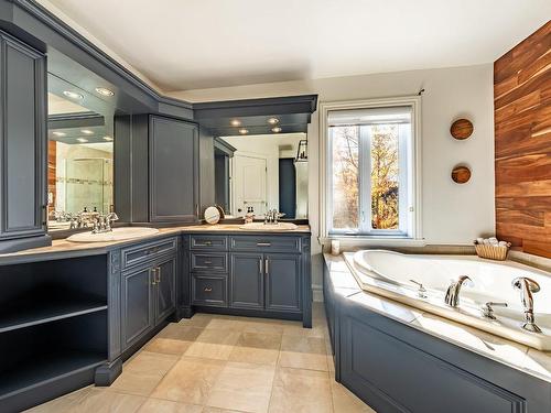 Ensuite bathroom - 156 Rue Jean-De Fonblanche, Carignan, QC - Indoor Photo Showing Bathroom