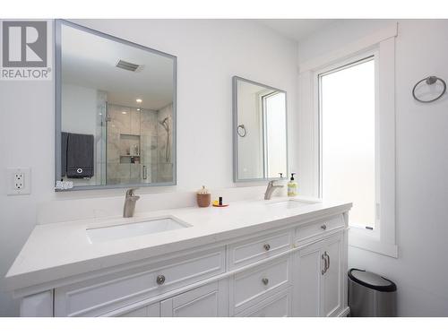 248 Terrace Drive, Kelowna, BC - Indoor Photo Showing Bathroom