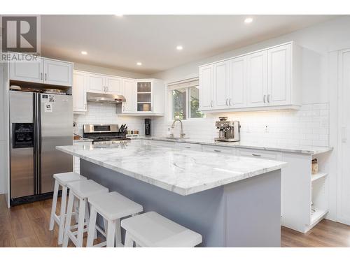 248 Terrace Drive, Kelowna, BC - Indoor Photo Showing Kitchen With Upgraded Kitchen