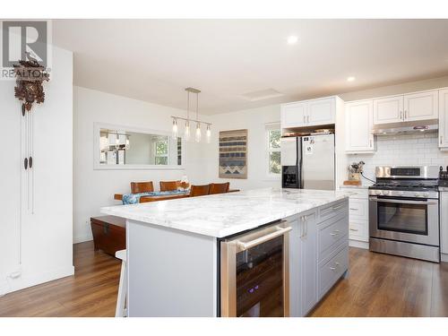 248 Terrace Drive, Kelowna, BC - Indoor Photo Showing Kitchen