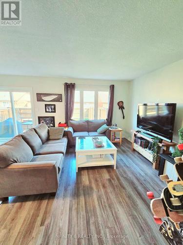 100 Roselawn Crescent, Welland (771 - Coyle Creek), ON - Indoor Photo Showing Living Room