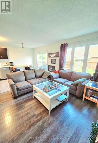 100 Roselawn Crescent, Welland (771 - Coyle Creek), ON - Indoor Photo Showing Living Room