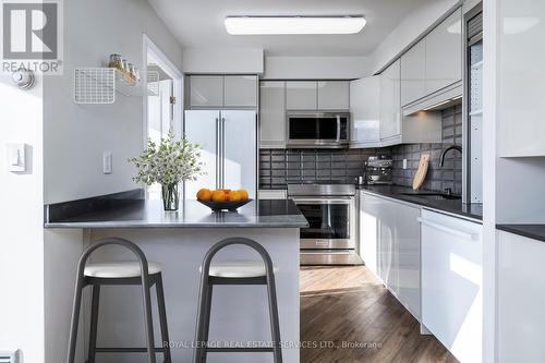 804 - 1 Palace Pier Court, Toronto, ON - Indoor Photo Showing Kitchen With Upgraded Kitchen