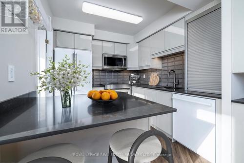 804 - 1 Palace Pier Court, Toronto, ON - Indoor Photo Showing Kitchen With Upgraded Kitchen