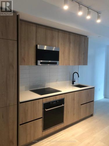 1513 - 117 Broadway Avenue, Toronto, ON - Indoor Photo Showing Kitchen