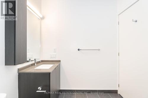 718 - 86 Dundas Street, Mississauga, ON - Indoor Photo Showing Bathroom