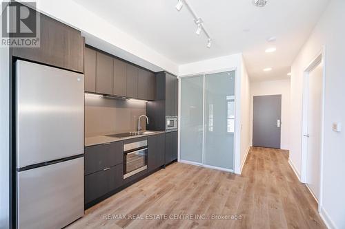 718 - 86 Dundas Street, Mississauga, ON - Indoor Photo Showing Kitchen