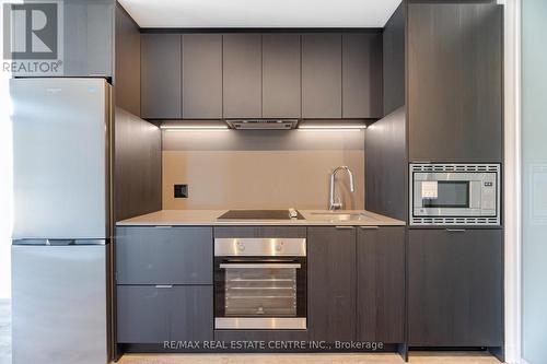 718 - 86 Dundas Street, Mississauga, ON - Indoor Photo Showing Kitchen