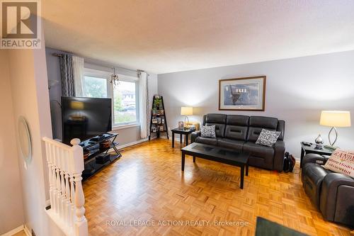 7 Fieldgate Drive, Brantford, ON - Indoor Photo Showing Living Room