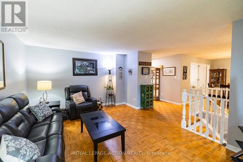 7 Fieldgate Drive, Brantford, ON - Indoor Photo Showing Living Room