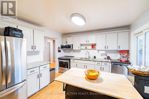 7 Fieldgate Drive, Brantford, ON - Indoor Photo Showing Kitchen