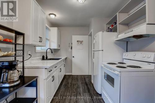 240 7Th Avenue E, Owen Sound, ON - Indoor Photo Showing Kitchen